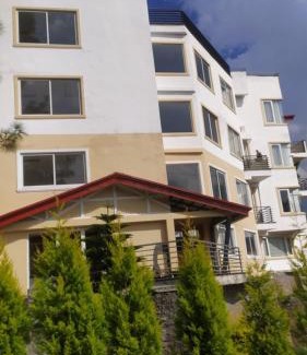 Kumarhatti Casa | Pine Maderas by Embrace