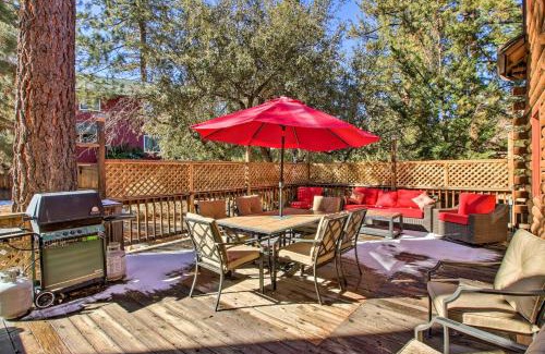 Pine Mountain Club Casa | Pine Mountain Club Log Home with Deck and Grill!