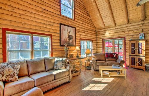 Pine Mountain Club Casa | Pine Mountain Club Log Home with Deck and Grill!