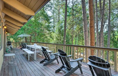 Groveland Casa | Pine Mountain Cabin with Hot Tub, 2 Mins to Marina!