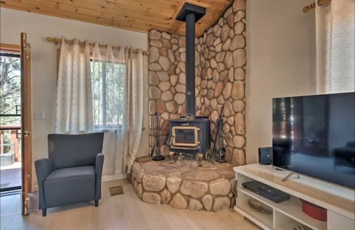 Frazier Park Apartamento | Pine Mountain Club 3-bedrm Treehouse Cabin Retreat