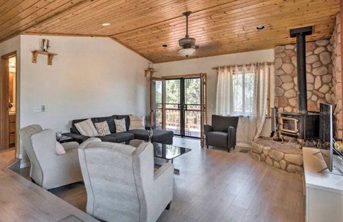 Frazier Park Apartamento | Pine Mountain Club 3-bedrm Treehouse Cabin Retreat