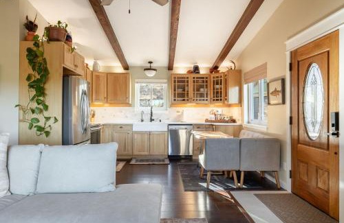 Bailey Casa | Pine Perch ~ Cozy Mountain Cabin w/Views