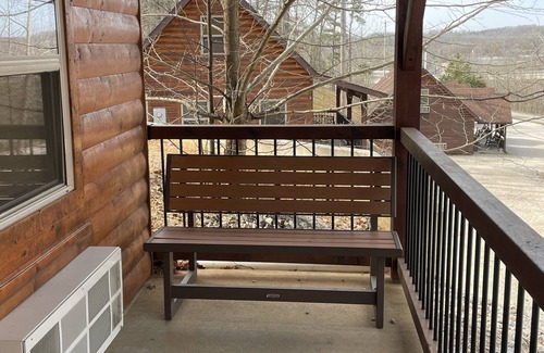 Van Buren Cabina | Pine Perfect Cabin on the edge of town only 1/2 mile from Current River!