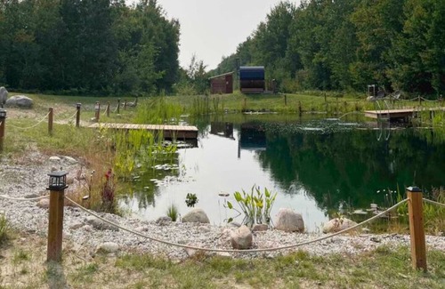 Manitoba Cabina | Pine Place Solar off-grid with Sauna & Pool