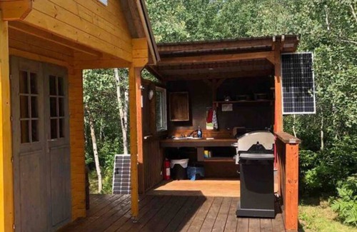 Manitoba Cabina | Pine Place Solar off-grid with Sauna & Pool