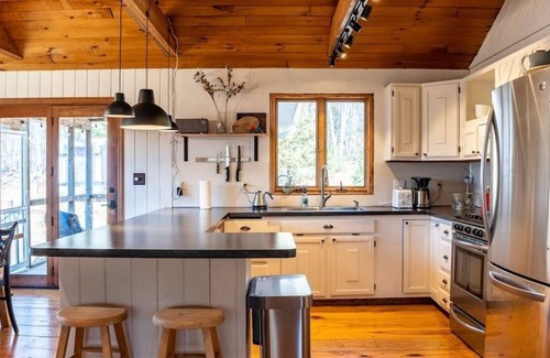 Kerhonkson Cabina | Pine Place - Sunny Escape by Minnewaska w. Hot Tub