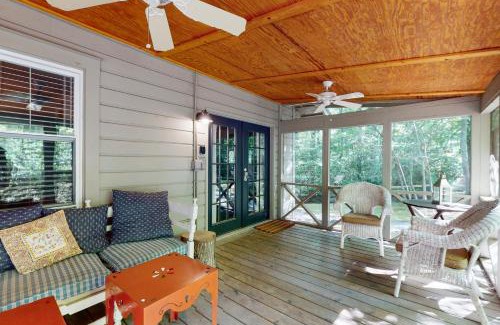 Black Mountain Casa | Pine Retreat Cottage