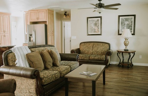 Gulf Hills Casa | Pine Ridge - close to beach, casinos & downtown Ocean Springs!!