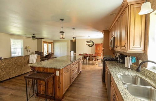 Gulf Hills Casa | Pine Ridge - close to beach, casinos & downtown Ocean Springs!!