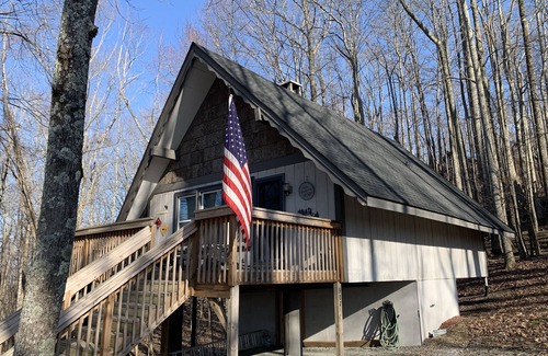 Beech Mountain Chalet De Esquí | Pine Ridge retreat on Beech Mountain, quiet with fireplace and mountain views!