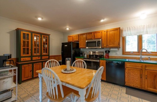 Boothbay Casa | Pine & Sea- Best of Both On Barter's Island