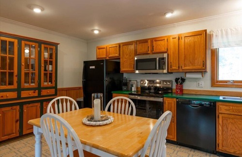 Boothbay Casa | Pine & Sea- Best of Both On Barter's Island
