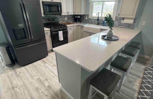 Lexington Casa | Pine Time at the Lake