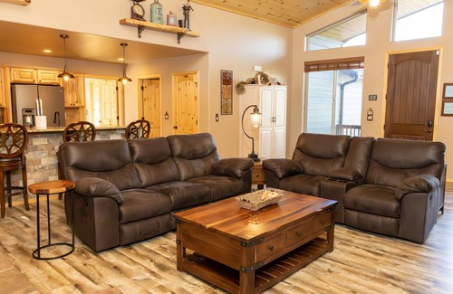 Show Low Cabina | Pine Tree View Mountain Escape!