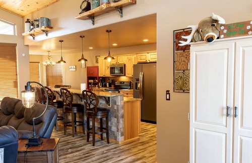 Show Low Cabina | Pine Tree View Mountain Escape!