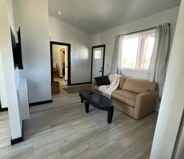 Diamond Valley Casa | Pine Tree With King Bed