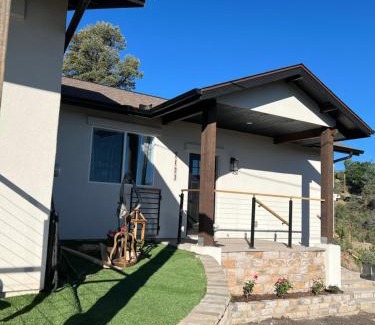 Diamond Valley Casa | Pine Tree With King Bed