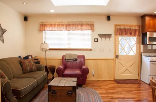 Bodega Bay Cabaña | Pine View Cottage - Perfecto para dos - Alquiler a largo plazo disponible
