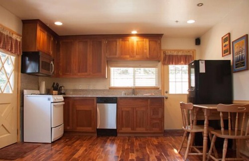 Bodega Bay Cabaña | Pine View Cottage - Perfecto para dos - Alquiler a largo plazo disponible