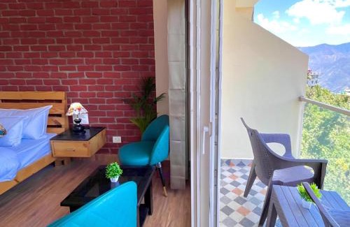 Mussoorie Hotel | Pine View Luxury Resort with Mountain View & Premium Rooms