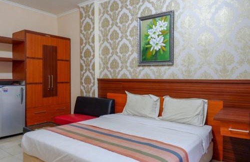 Laweyan Casa | Pineapple Mansion Solo Mitra RedDoorz near RS JIH Solo