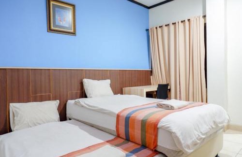 Laweyan Casa | Pineapple Mansion Solo Mitra RedDoorz near RS JIH Solo