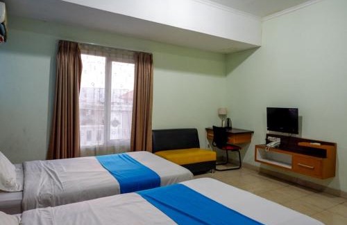 Laweyan Casa | Pineapple Mansion Solo Mitra RedDoorz near RS JIH Solo