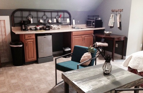 Biloxi Apartamento | Pineapple Palms Downtown Loft B & B y jardines