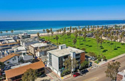 South Mission Beach Casa | Pineapple Paradise - Mission Beach - Stunning