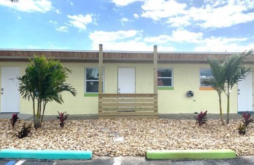 Bridgeport Heights Apartamento | Pineapple Shores Retro Inn 2