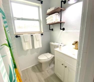 Bridgeport Heights Apartamento | Pineapple Shores Retro Inn 2