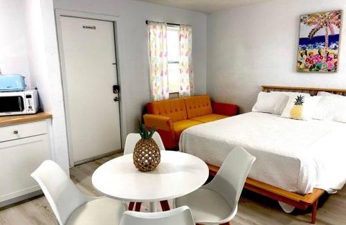 Bridgeport Heights Apartamento | Pineapple Shores Retro Inn 2