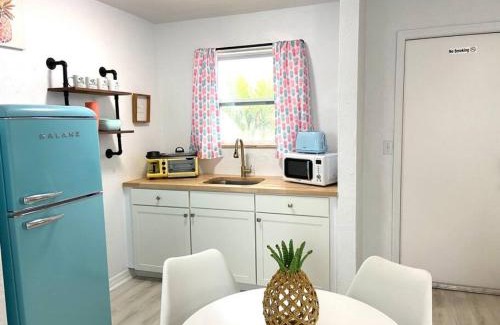 Bridgeport Heights Apartamento | Pineapple Shores Retro Inn 2