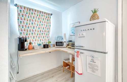 Bridgeport Heights Apartamento | Pineapple Shores Retro Motel 10