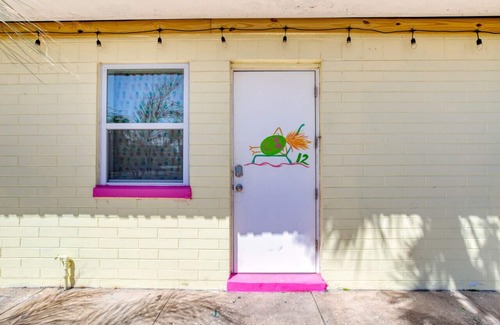 Bridgeport Heights Apartamento | Pineapple Shores Retro Motel 10