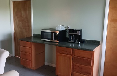 Suttons Bay Casa | PineBay Hideaway! Two bedroom, 1 bath, private area. Sleeps 5 plus pullout sofa.