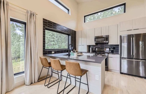 Evergreen Meadows Casa | Pinebox at Evergreen Modern 20Acres -Serene-Creek!
