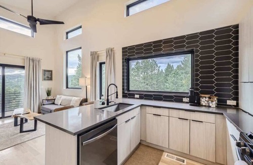 Evergreen Meadows Casa | Pinebox at Evergreen Modern 20Acres -Serene-Creek!