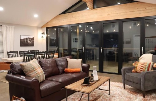 Pointblank Casa | Pinecone Cabin