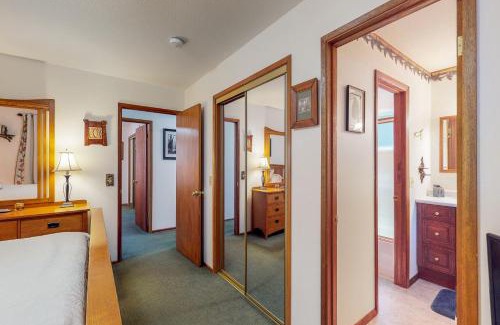Eastsound Casa | Pinecone Cabin