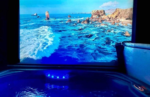 Smiths Corner Cabaña | Pinecone Cottage Hot Tub & Projector at Falls Lake