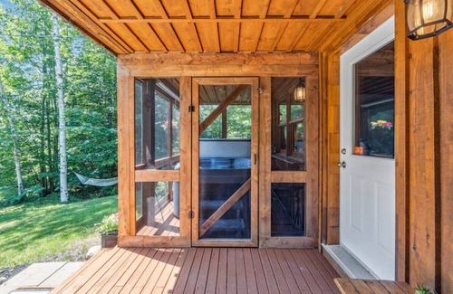 Smiths Corner Cabaña | Pinecone Cottage Hot Tub & Projector at Falls Lake
