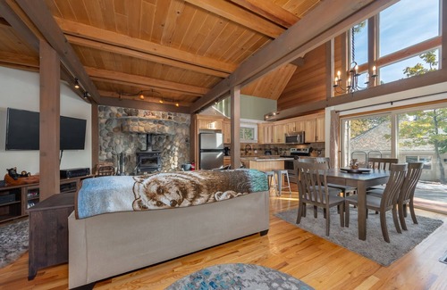 Dorrington Cabina | Pinecone Peak--Updated Cabin with Huge Recreation Room and Flat Level Driveway!