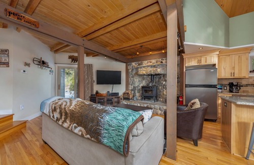 Dorrington Cabina | Pinecone Peak--Updated Cabin with Huge Recreation Room and Flat Level Driveway!