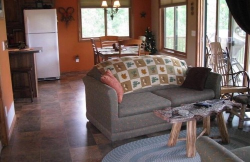Birchwood Cabina | 'Piña Retreat' Reserve su diversión Ahora! Spider Lake Resort