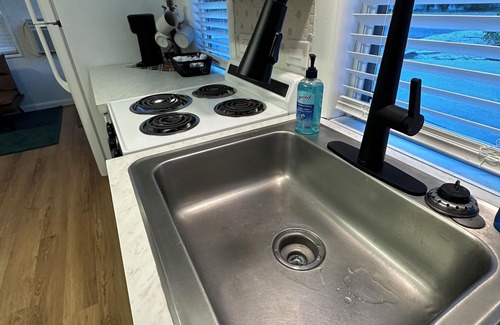 Southgate Condominio | Pinecraft 1Br/1B - Watch the Park, Walk to Restaurants, 15 Min drive to beaches