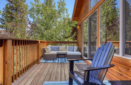 Truckee Casa | Pinecrest at Winter Creek- Cozy Cabin w Hot Tub, Walk To Downtown Truckee