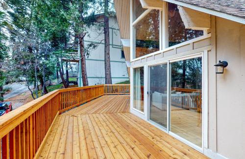 Crestline Casa | Pinecrest Paradise