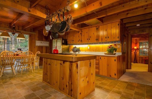 Mi-Wuk Village Cabina | Pinecrestarearentals#19 9/5-12/10 no holidays book 2 nights get 3rd night free.